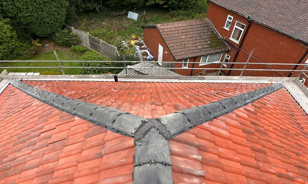 Why Prompt Roof Repairs Can Save Homeowners Thousands
