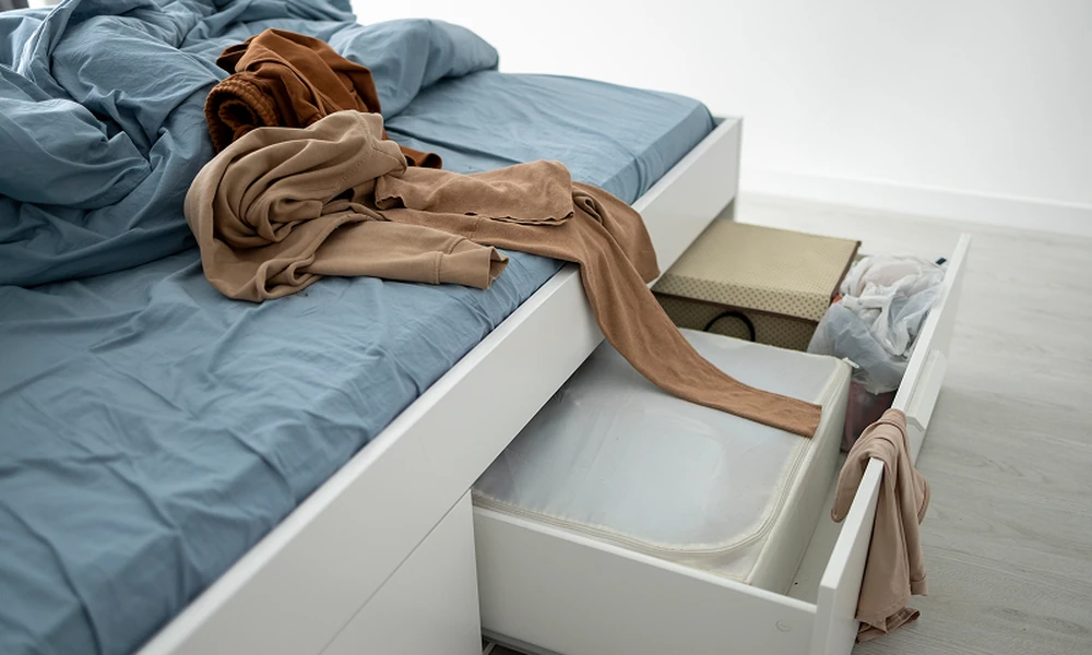 4 Reasons to Pair a Storage Bed Frame With a Queen-Size Mattress